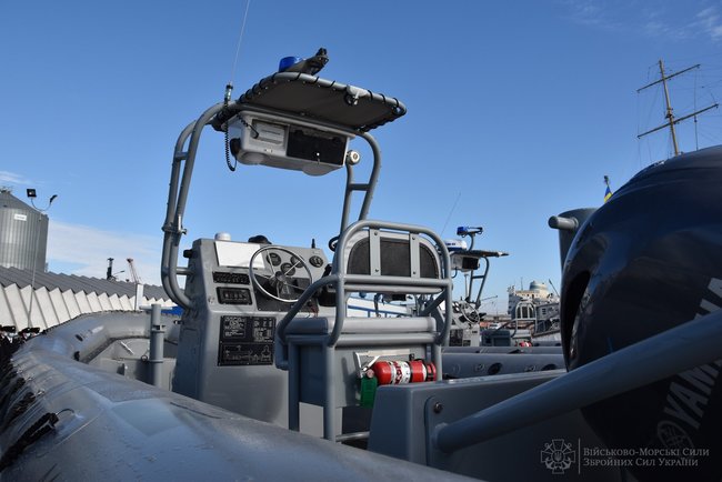 США передали ВМС України 10 швидкісних катерів Willard і 70 надувних човнів Zodiac 08