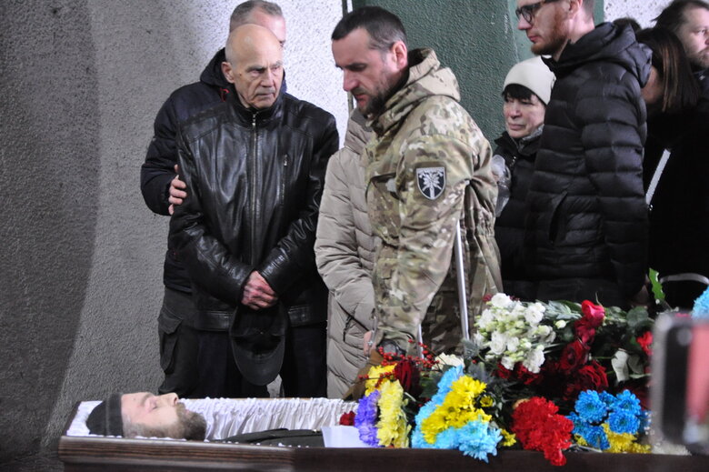 Із режисером монтажу Віктором Ониськом, який загинув у боях за Україну, попрощалися у Києві 05