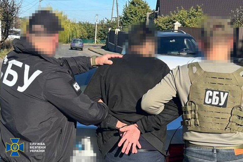 Рекетир з Черкащини вимагав гроші у дружини безвісти зниклого військового