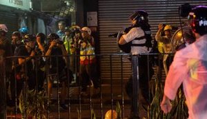 Полиция Гонконга впервые применила против митингующих оружие