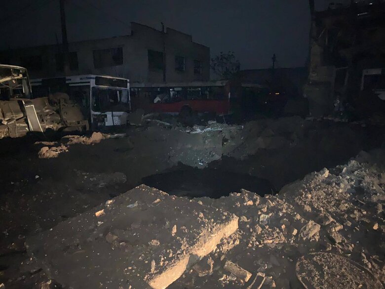 Вночі росіяни вдарили по транспортній базі в Миколаєві 06
