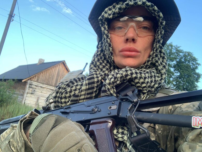 Шура Рязанцева: Колись я була стилістом 95 кварталу і вдягала Зеленського. Тепер - лише мрію заїхати на танку в Крим 05