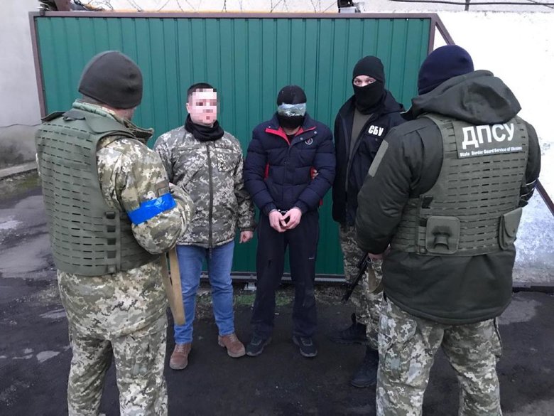 В Одесской области задержали очередного диверсанта - обнаружили взрывчатку, военные средства связи, списки патриотически настроенных граждан 01