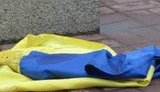 17-річного хлопця, який спалив прапор України в Маріуполі, засудили до 1 року позбавлення волі, - прокуратура