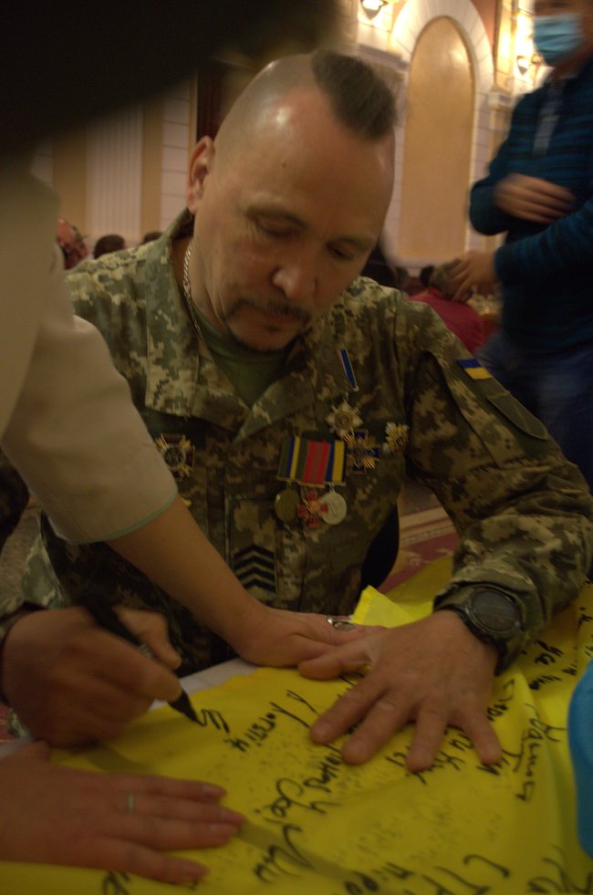 Воїни приїхали отримати орден прямо з окопів під ДАП. Народний Герой України: репортаж із Сум 27 Воїни приїхали отримати орден прямо з окопів під ДАП. Народний Герой України: репортаж із Сум 27