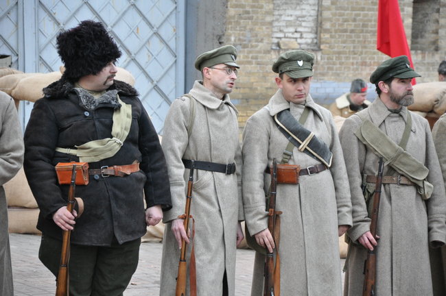 У Києві відбулася історична реконструкція бою за завод Арсенал між військами УНР і більшовиками 10