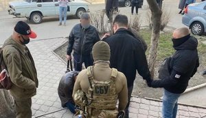 Блоковано канал постачання зброї в Україну: Спільник зі США транзитом через Польщу відправляв деталі до пістолетів поштою. ФОТОрепортаж