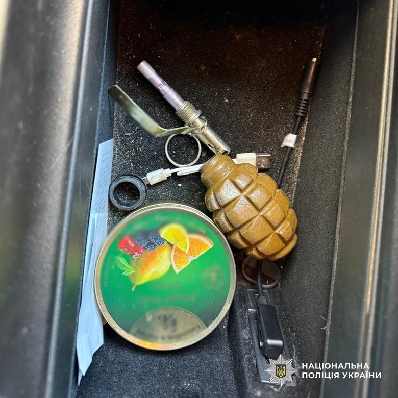 У Києві затримали чоловіка, який через OLX продавав фіктивну інвалідність за 9000 доларів