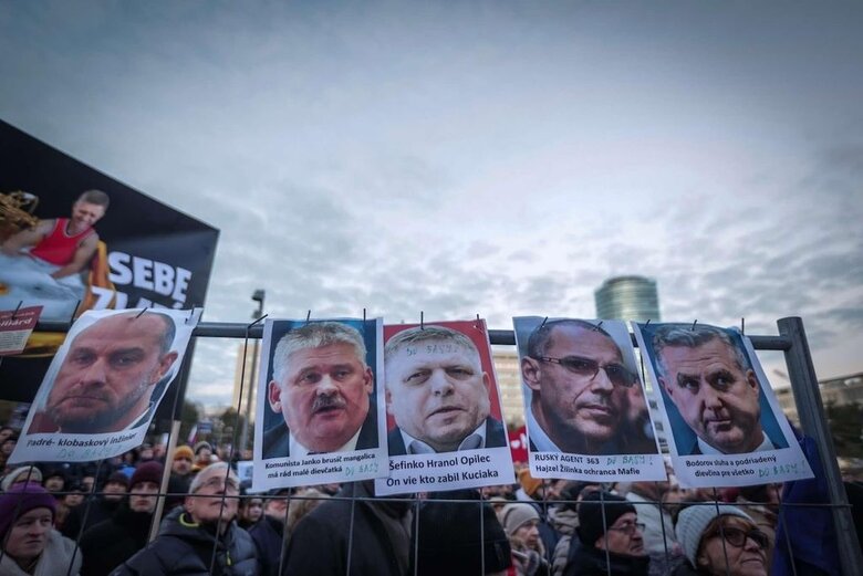 Словаки на протестах 21 лютого вимагали відставки Фіцо