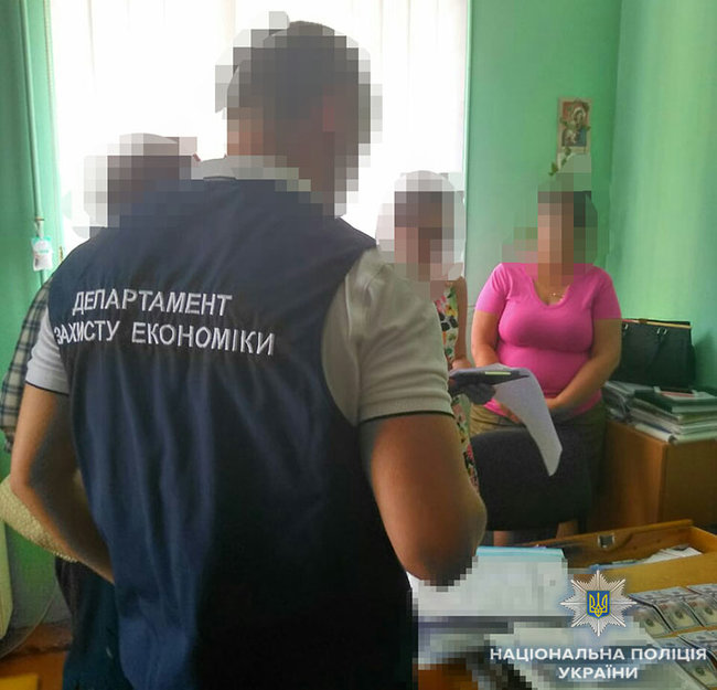 Землеустроитель задержан на Львовщине на взятке 3 тыс. долл., - Нацполиция 01