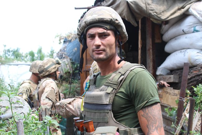Командувач ООС Сирський перевірив бойові позиції в районі н.п. Піски, - штаб 04