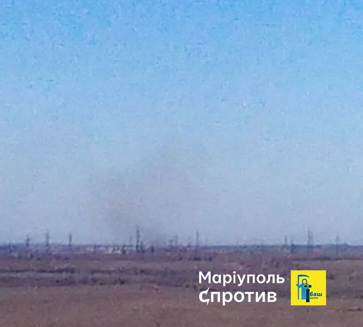 Возле оккупированного Мариуполя раздаются взрывы, россияне подняли авиацию, - Андрющенко 02