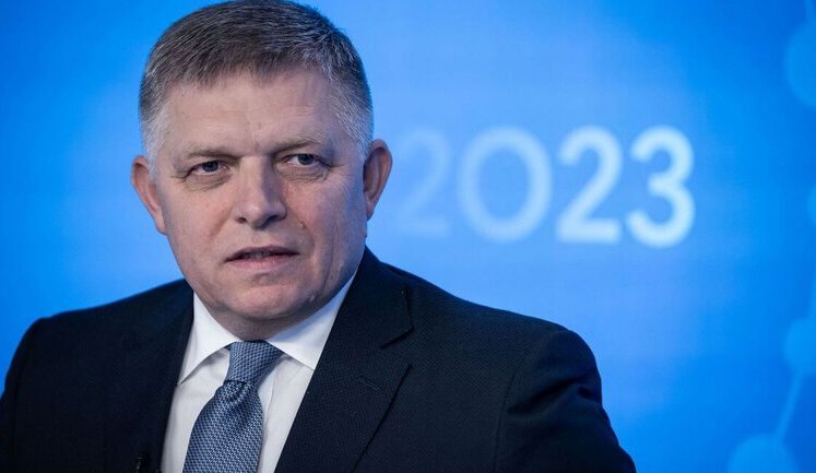 Фицо сорвался на журналистку на фоне вопросов о позиции Орбана по Украине: "Я премьер-министр, так что замолчите"