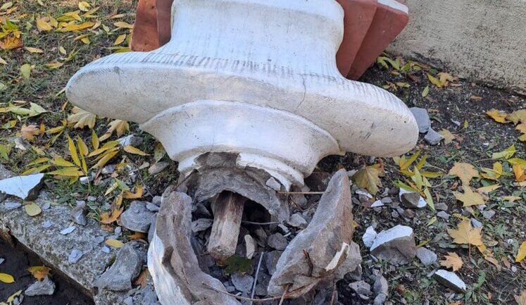 Monument to Chekhov was destroyed in Sloviansk: Authorities appeal to law enforcement. PHOTOS