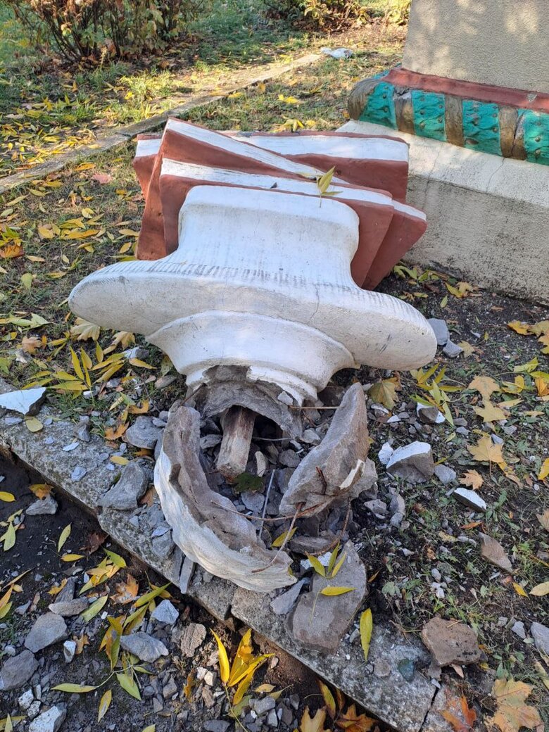 У Слов'янську зруйнували пам'ятник Чехову