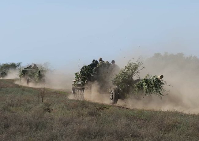 Под руководством женщины-командира артиллеристы провели учения по уничтожению вражеских танков 07