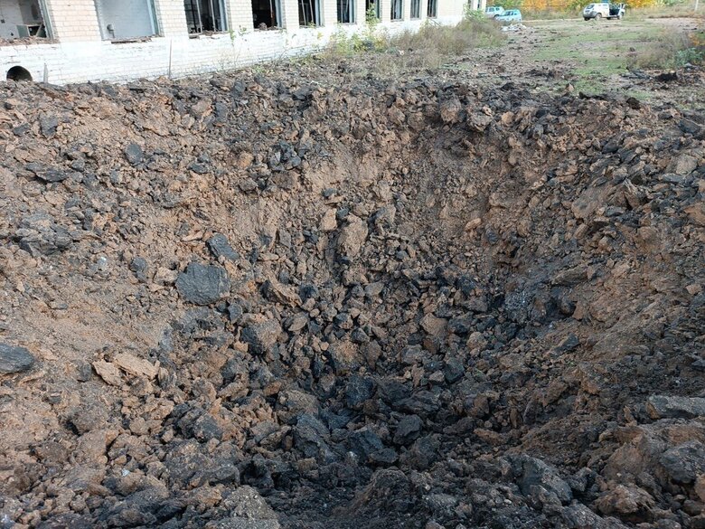 Росіяни за добу обстріляли 14 населених пунктів Донеччини. Зафіксовано 40 руйнувань будинків, школи, фільтрувальної станції 07