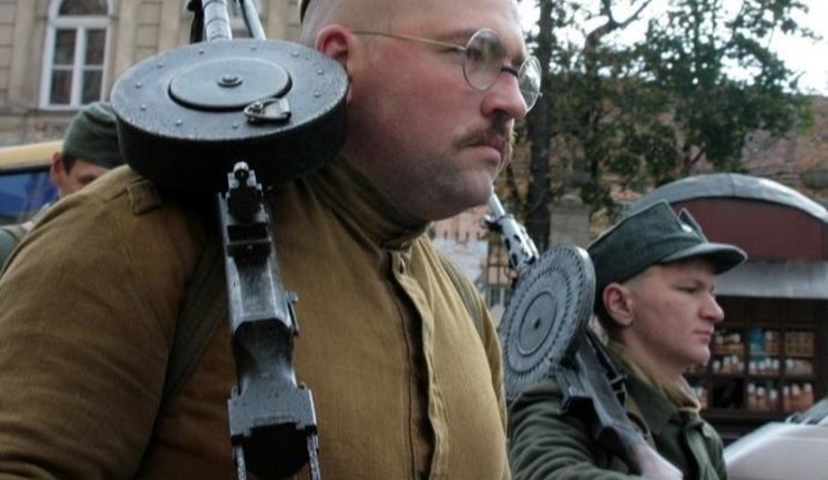 "Марш УПА" во Львове: воины шли с гранатами и винтовками. ФОТОрепортаж