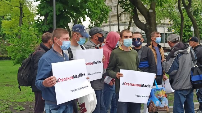 Активисты требовали под Радой отставки Степанова: Украина в Европе на первых местах по количеству COVID-смертей и на последних - по вакцинации 12