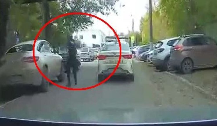 Кривава бійня в Росії: перший напад Бекмансуров здійснив дорогою до вишу - стріляв по автомобілю, що проїжджав. ВIДЕО