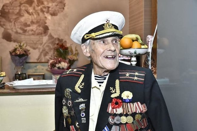 Капеллан ПЦУ и нацгвардейцы поздравили ветерана Ивана Залужного со 102-летием 02
