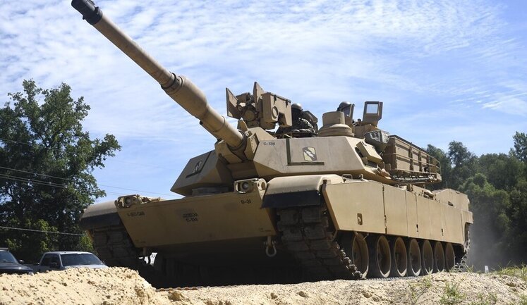 В Польшу прибыли новые танки Abrams самой современной модификации