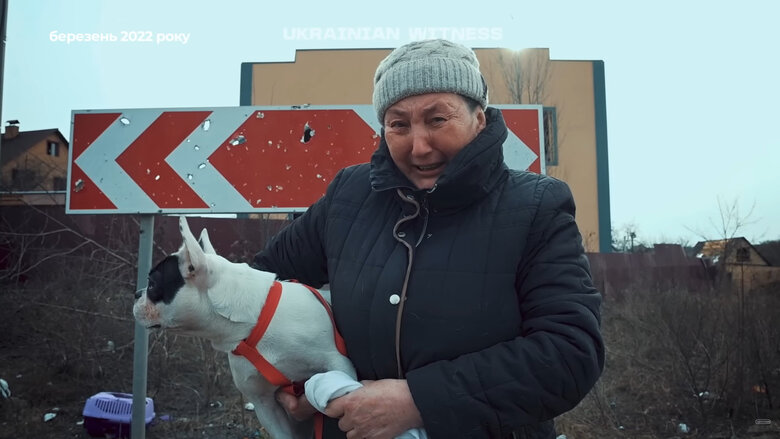 Люди , самі тікаючи з дому, рятували тварин