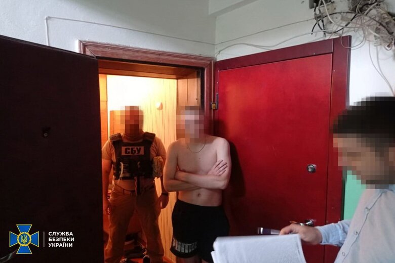 Распространяли панические настроения и фейки о ВСУ. СБУ заблокировала 2 ботофермы в Киевской области и в Одессе 02