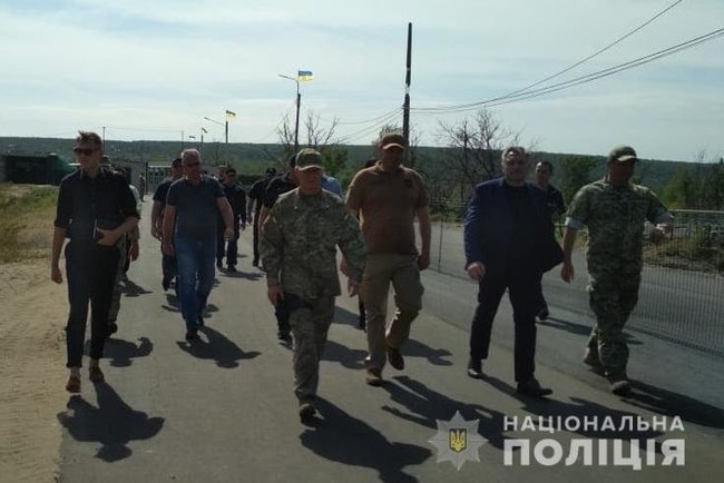 КПВВ Станица Луганская открыли после реконструкции 04