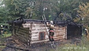 На території Національного музею народної архітектури та побуту України в Києві згоріла хата-експонат, - ДСНС. ФОТО