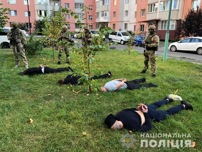 Поліція Київщини затримала озброєну групу грабіжників елітних квартир 01