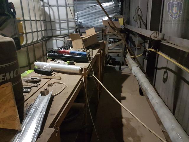 Налоговики на Киевщине ликвидировали крупное производство фальсифицированного алкоголя 10