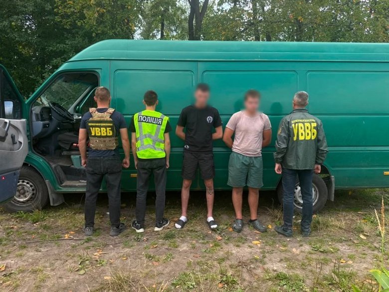 На Вінниччині затримали переправників за $11 000