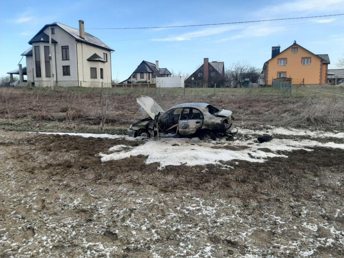 ДТП в Черновцах: Пьяный водитель сбил насмерть женщину на пешеходном  переходе в Черновцах, сбежал с места ДТП и сжег свою машину. ФОТОрепортаж |  Цензор.НЕТ