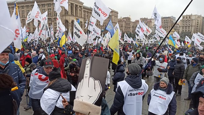 ФОПы попытались установить палатки на Майдане Незалежности: между митингующими и правоохранителями произошли стычки 76