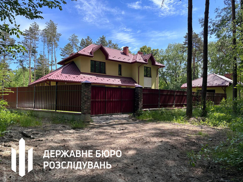 ДБР викрила на незаконному збагаченні посадовця господарського підрозділу ЗСУ
