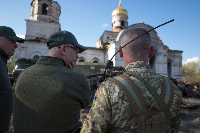 Резніков відвідав Чернігівщину та вручив нагороди захисникам 13