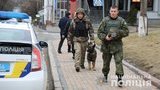 Из банка после звонка о минировании эвакуировали 50 человек, взрывчатку так и не нашли. ФОТОрепортаж