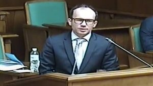 Чиновников Компартии нужно выводить из-под люстрации, - Малюська. ВИДЕО