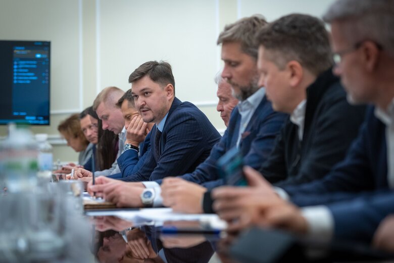 Мецгер засвітився на нараді разом із міністеркою економіки Свириденко 03 Мецгер засвітився на нараді разом із міністеркою економіки Свириденко 03