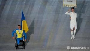 Оглушительные овации на стадионе: зрители стоя приветствовали знаменосца паралимпийской сборной Украины. ВИДЕО+ ФОТО