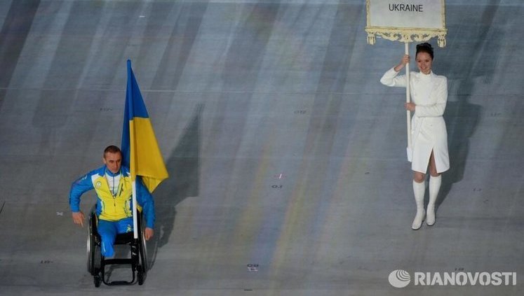 Оглушительные овации на стадионе: зрители стоя приветствовали знаменосца паралимпийской сборной Украины. ВИДЕО+ ФОТО