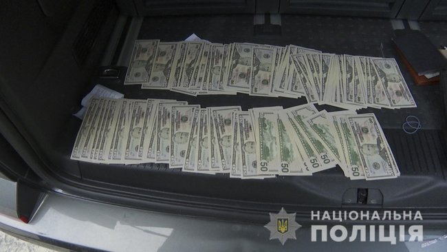 Поліцейські перекрили міжнародний канал поставки фальшивих доларів 03
