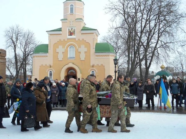 Загиблого на Донбасі українського воїна Валерія Єгорова поховали в Прилуках 01