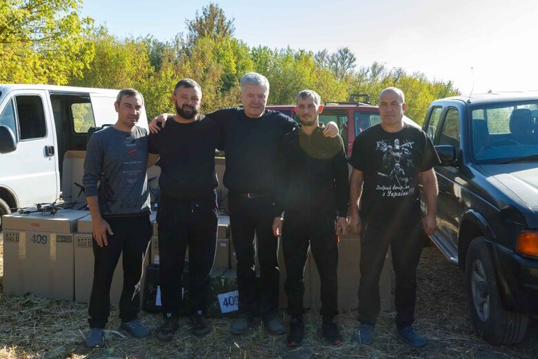 Порошенко передав бригадам на Сумщині партію техніки