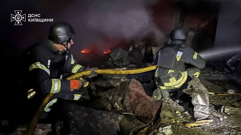 Зруйновано два поверхи: ДСНС показала наслідки нічного удару по Броварах