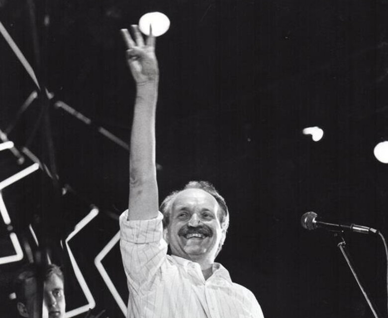 Мінкульт та Banda оголосили флешмоб для вітання із Днем Незалежності: українці обурені його схожістю на непристойний жест 01