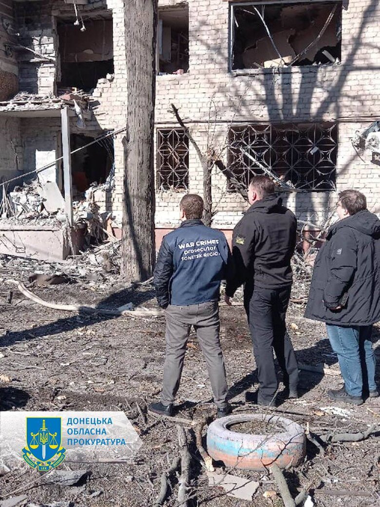 Росіяни вдарили по центру Краматорська, загинула 1 особа, 3 цивільних дістали поранення 10