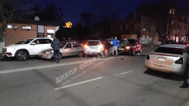 Син сбушника Віталія Криворучка протаранив 10 автомобілів у Дніпрі 01