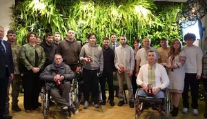 Зеленський відвідав українських воїнів, які перебувають на реабілітації у Нідердандах: вручив нагороди. ВIДЕО